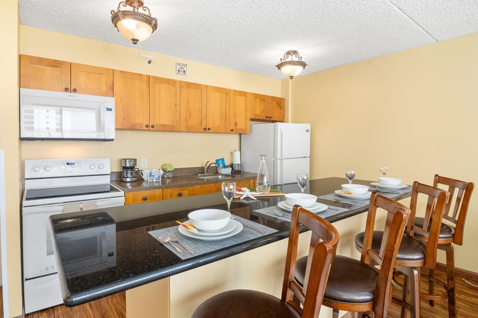 Beautiful 1Br, Steps To Waikiki Beach And Parking Гонолулу Экстерьер фото